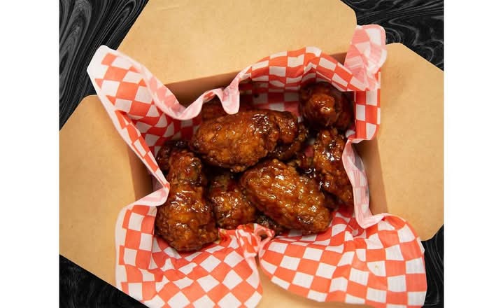 Breaded Chicken Wings (20 pcs)