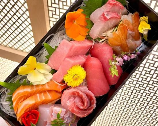 Omakase Sashimi Box (Chef's Pick)( 10pcs)
