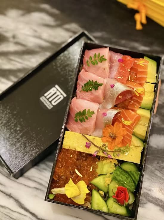 Chirashi Don (1 serving)