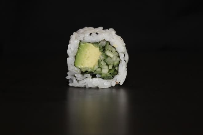 Avocado Cucumber Hosomaki (6 pcs)
