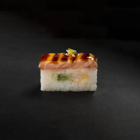 Spicy Salmon Oshi