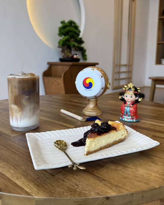 New York Cheese Cake with Blueberry Sause
