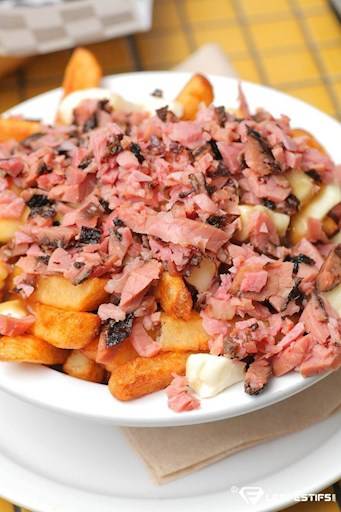 Poutine à la viande fumée