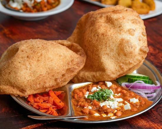 Chana Bhature (2 pcs)