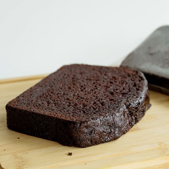 Tranche de pain aux courgettes et chocolat vegan / Slice of zucchini and vegan chocolate bread