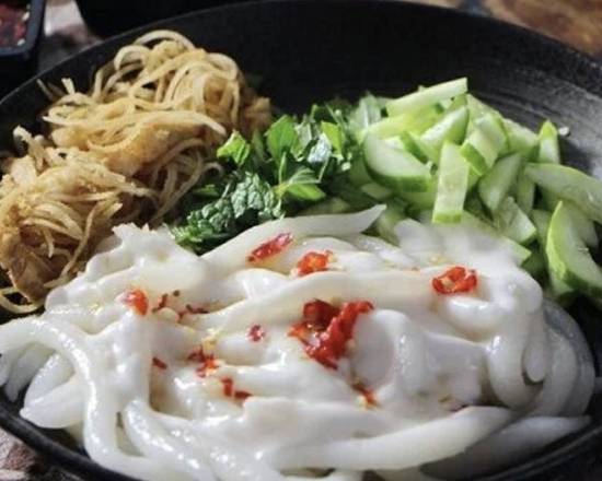 Vegetarian Vietnamese vermicelli in coconut cream- bánh tầm bì chay
