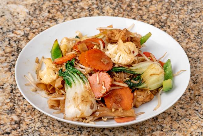 Vegetarian Stir Fried Rice Noodles with Assorted Mock Beef