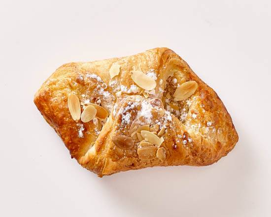 Croissant aux amandes / Almond Croissant