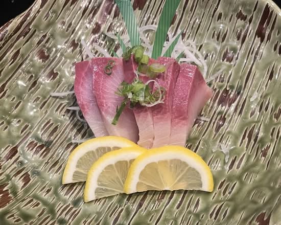 Hamachi Sashimi (5pcs)