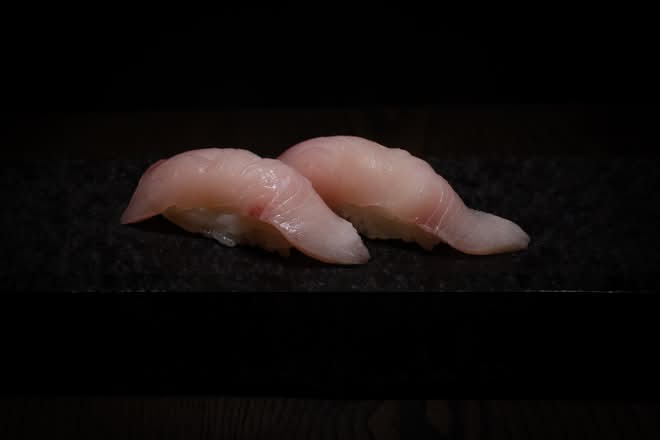 Hamachi nigiri
