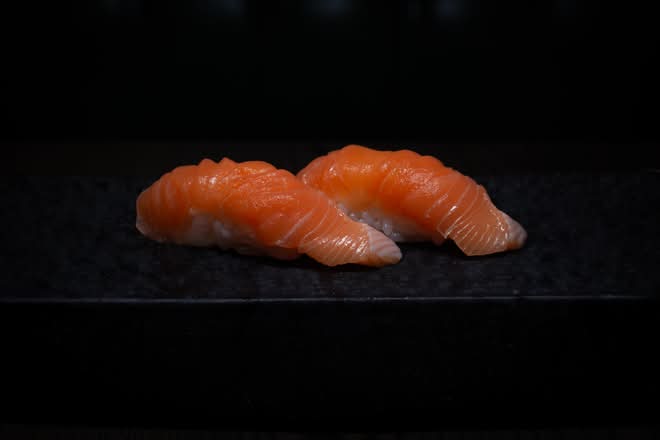 Saumon Ora King / Ora King salmon nigiri