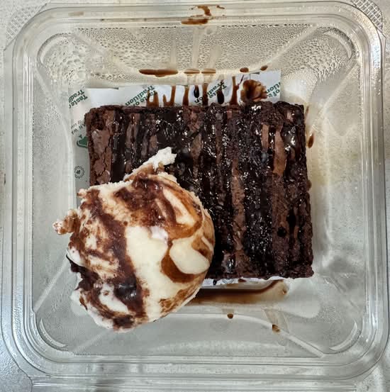 Hot Fudge Brownie w/ Ice Cream
