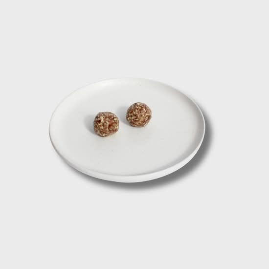 Cinnamon Roll Energy Balls (2)