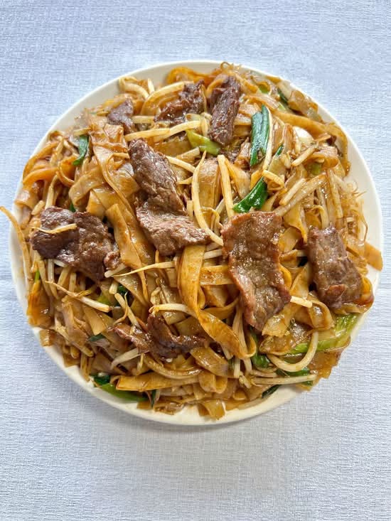 73. Nouilles de riz sautées au boeuf / Stir Fried Rice Noodles with Beef