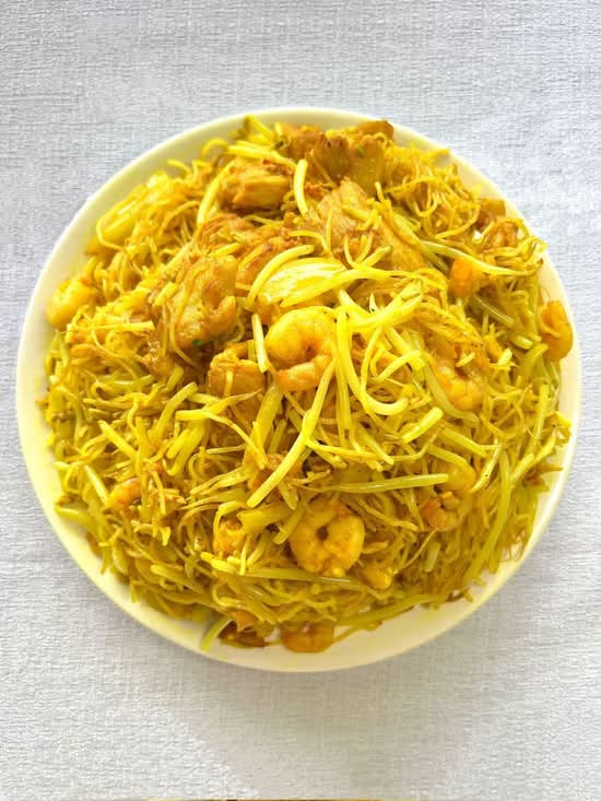 76. Vermicelle sauté style singapore avec sauce cari / Vermicelli Singapore Style with Curry Sauce