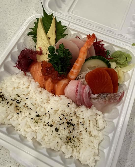 Chirashi Rice Bowl  (12 pcs)