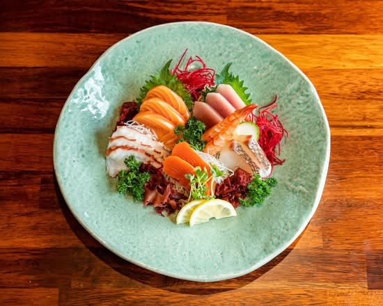 Assorted Sashimi Platter (13 pcs)