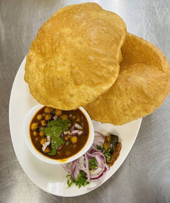 Chole Bhature (2 Pieces)