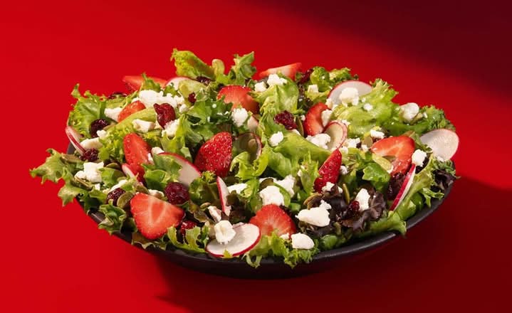 Salade de fraises et feta - Temps limité / Strawberry and Feta Salad - Limited time