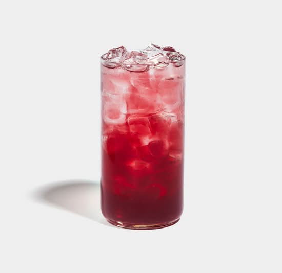 Iced Pomegranate Green Tea / Thé vert glacé à la grenade
