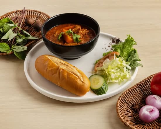R07B Tomato Sauce Brisket w Baguette