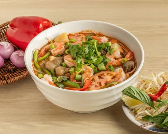 S07B Tom Yum Shrimp Rice Noodle Soup