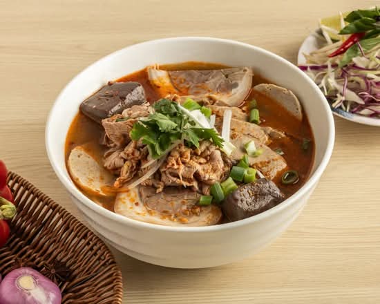 S03 Hue Style Spicy Beef & Pork Rice Noodle Soup