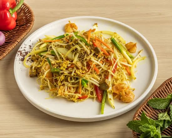 W04 Singapore Style Fried Vermicelli
