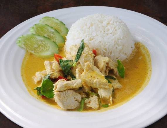 Yellow Curry Chicken with Rice