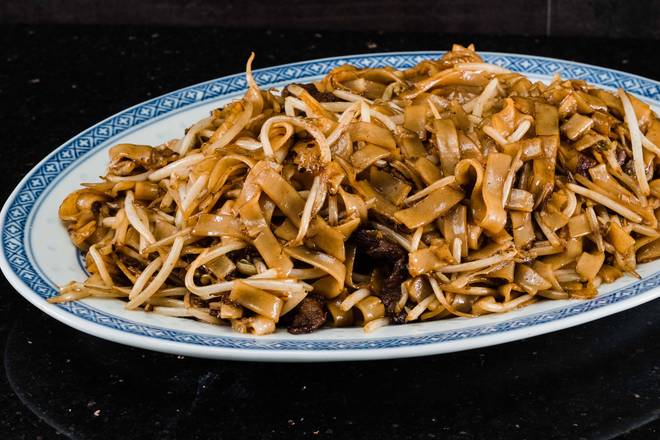 RN2. Flat Rice Noodle with Beef