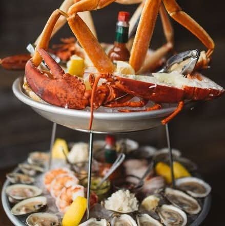 Grand Plateau de Fruits de Mer / Large Seafood Platter