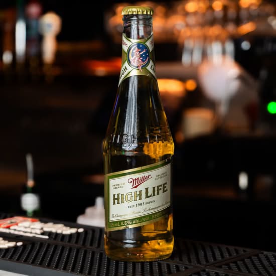 Miller High Life (355ml) 4.6%25 / Miller High Life (355ml) 4.6%25