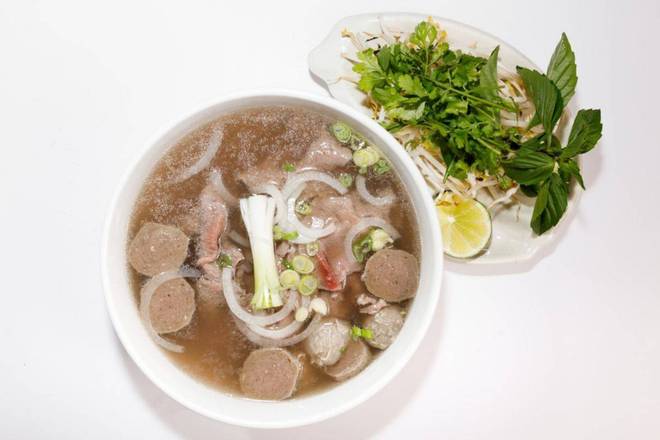Phở Tái Bò Viên (Beef & Meatball)