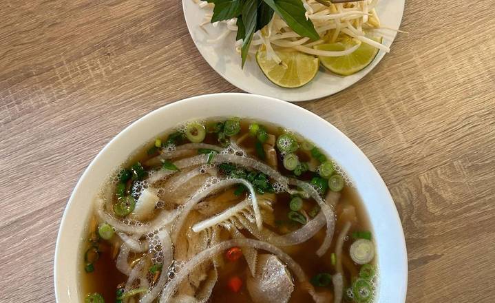 House Special Noodle Soup (Phở Đặc Biệt)