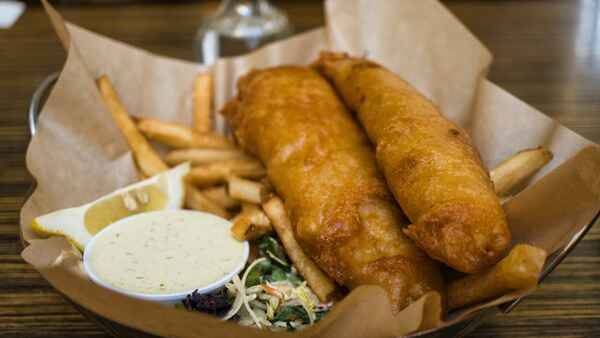 BEER BATTERED FISH & CHIPS