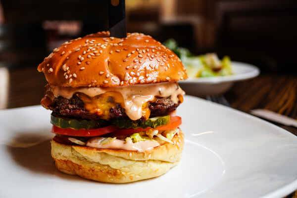 THE SMASHED CHEESE BURGER