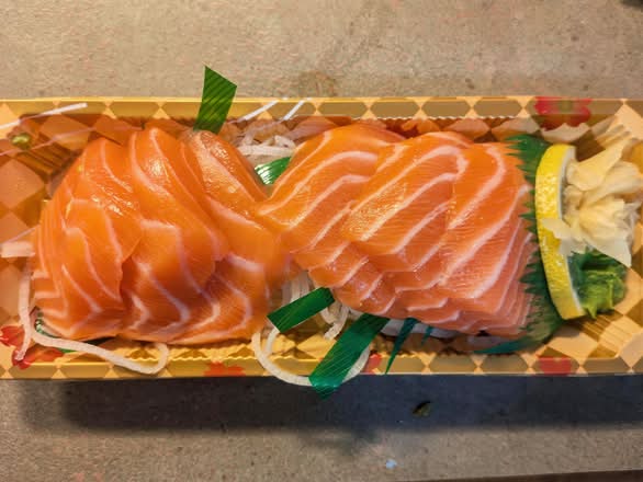 Salmon Sashimi (6 pcs) (연어 사시미)