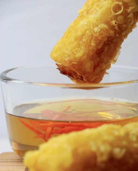 Deep Fried Chicken Spring Rolls (Cha Gio) (2 pcs)