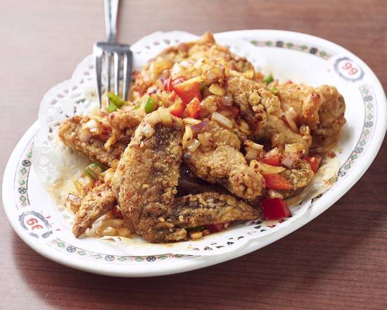Deep Fried Salted Garlic Chicken Wings (Canh Ga Muoi)