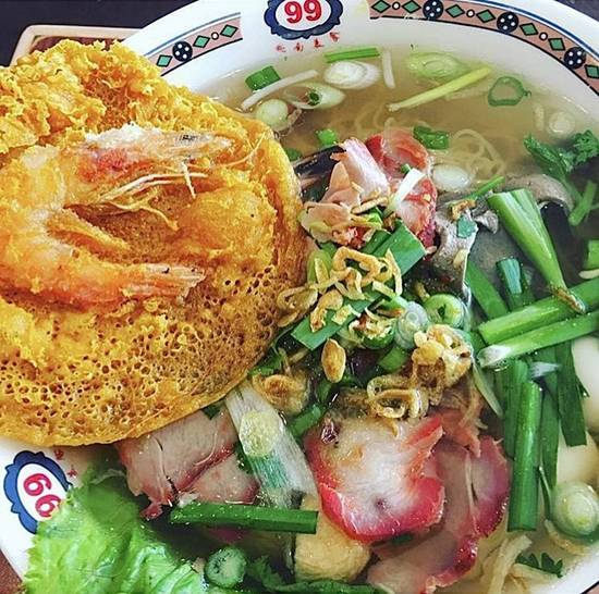 Special 99 Egg Noodle Soup (Seafood and BBQ Pork) (Mi Dac Biet)