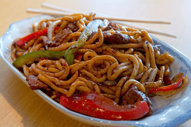 Beef with Black Pepper Thick Noodles (Spicy)