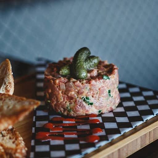 Tartare de bœuf classique / Classic Beef Tartare