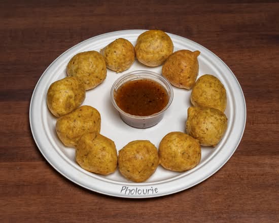 Pholourie (Ten Pieces with Tamarind chutney)