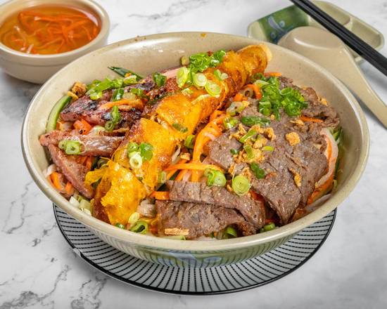 67. Grilled Lemon Grass Beef & Spring Roll with Vermicelli  (Bún Bò Nướng, Chả Giò) (燒牛肉春卷米粉)