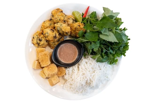 Chả mực đầu hũ mắm tôm ( fried tofu & squid cake )