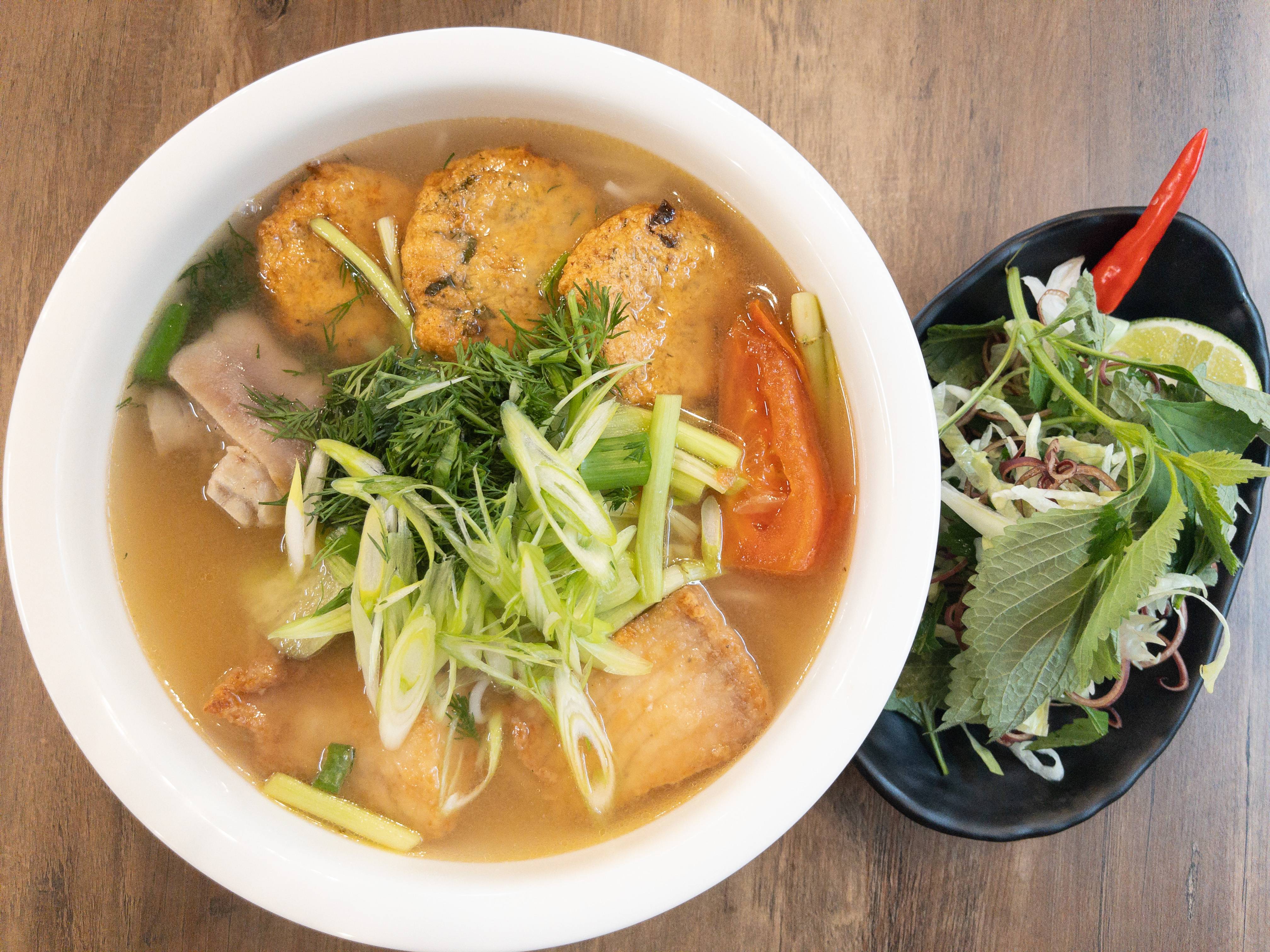 Fish cake noodle soup