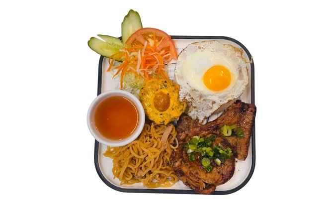 Cơm tấm sườn nướng đặc biệt
