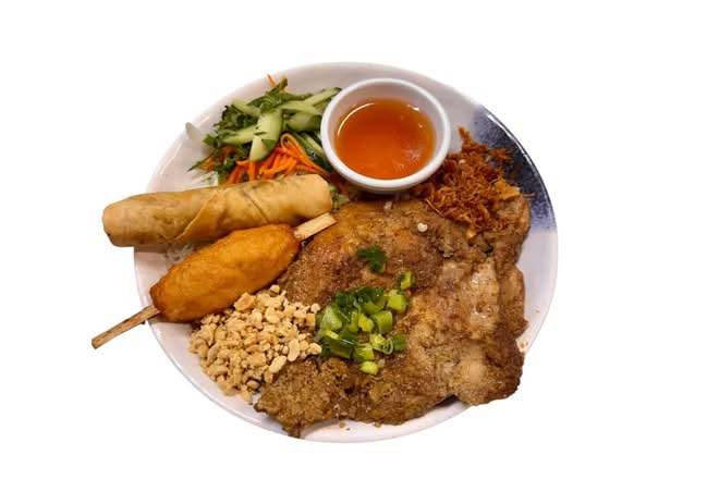 Sugarcane shrimp, spring roll & chicken