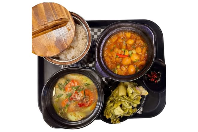 Canh chua thịt kho trứng