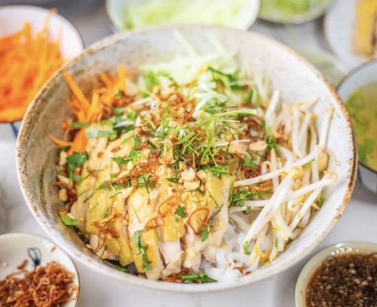 Phở gà trộn ( Dry chicken pho)
